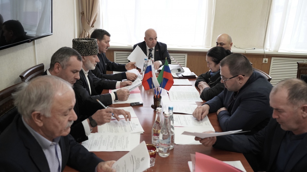 В Хасавюртовском районе прошло заседание совета Собрания депутатов муниципального района.