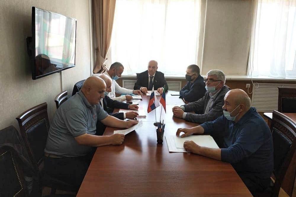В Хасавюртовском районе состоялось совместное заседание постоянных комиссий Собрания депутатов муниципального района.