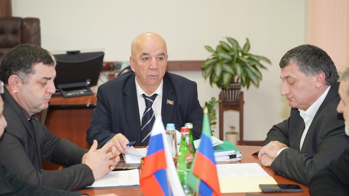 В Хасавюртовском районе состоялось заседание Совета Собрания депутатов муниципального района.