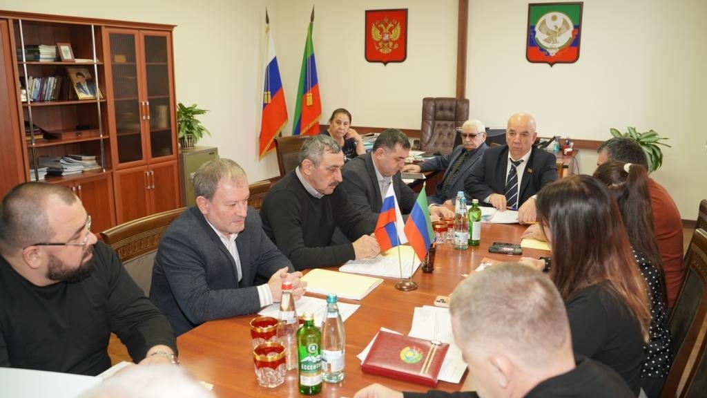 В Хасавюртовском районе состоялось заседание Совета Собрания депутатов муниципального района.