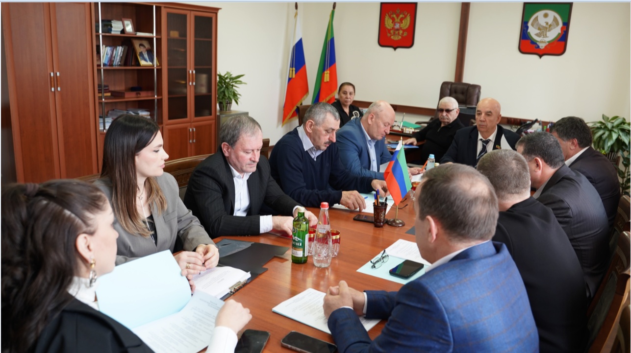 В Хасавюртовском районе состоялась заседание Совета Собрания депутатов муниципального района.
