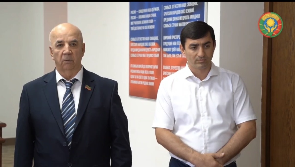 В Хасавюртовском районе семьям погибших участников СВО вручены государственные награды.